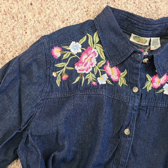 🔥 Collections Etc. Embroidered Denim Button Down Blouse Size XL - Picture 5 of 8